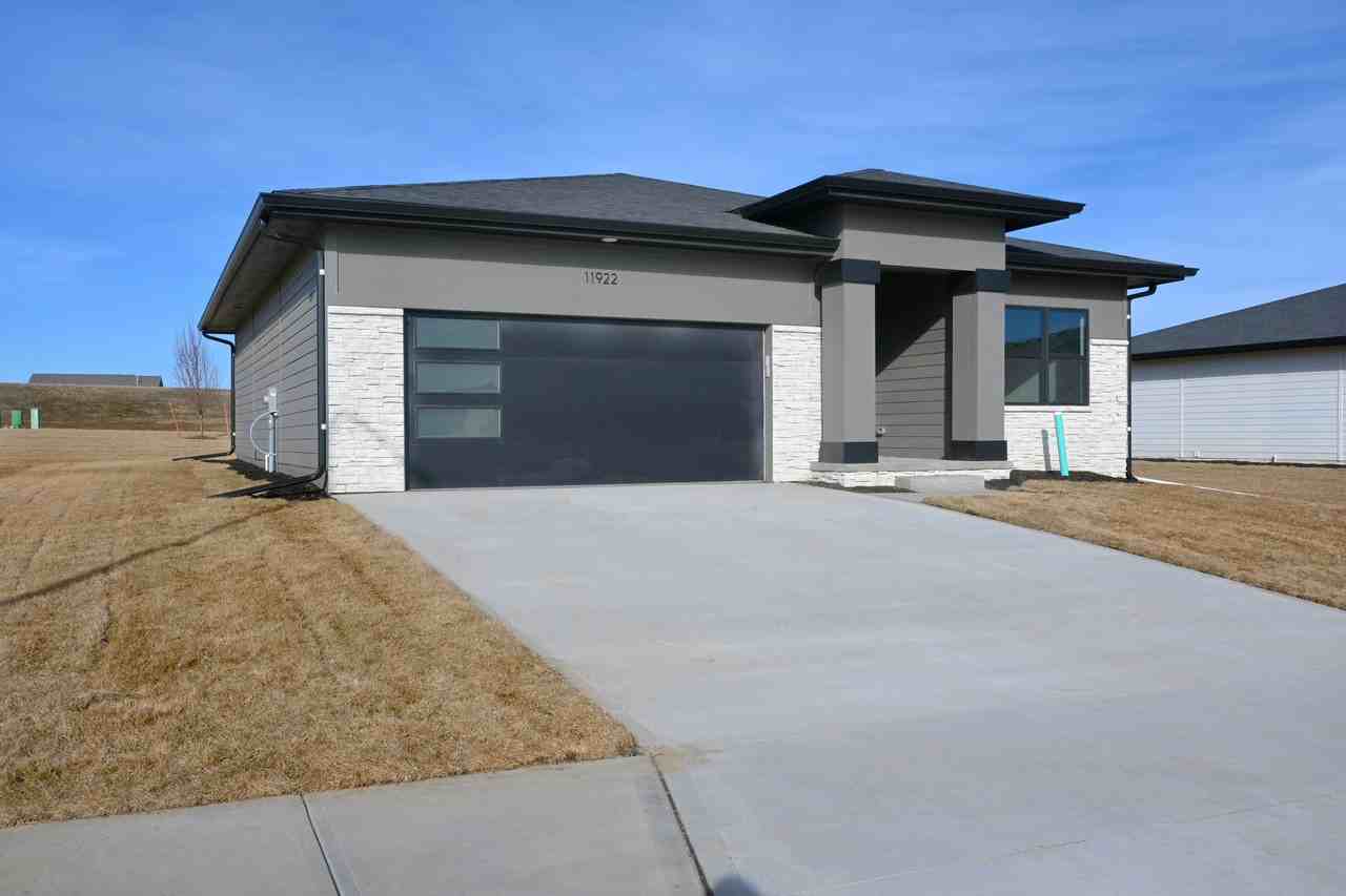 11926 S 117th St - Photo 3 of 40