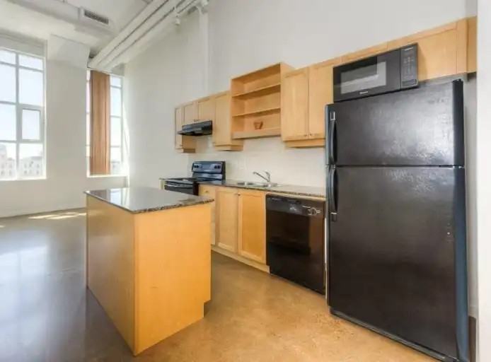 404 King St W #410 - Photo 2 of 8