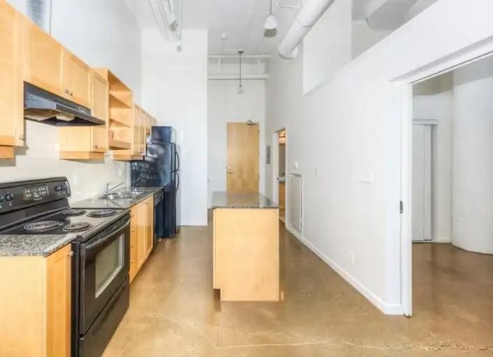 404 King St W #410 - Photo 3 of 8