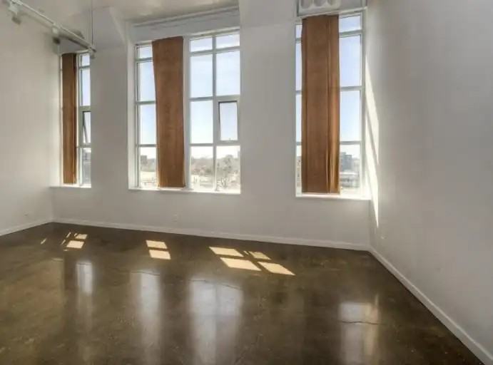 404 King St W #410 - Photo 5 of 8