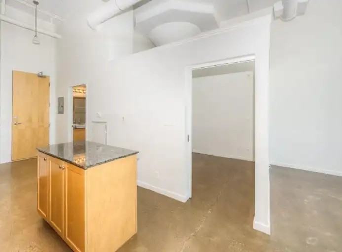 404 King St W #410 - Photo 7 of 8