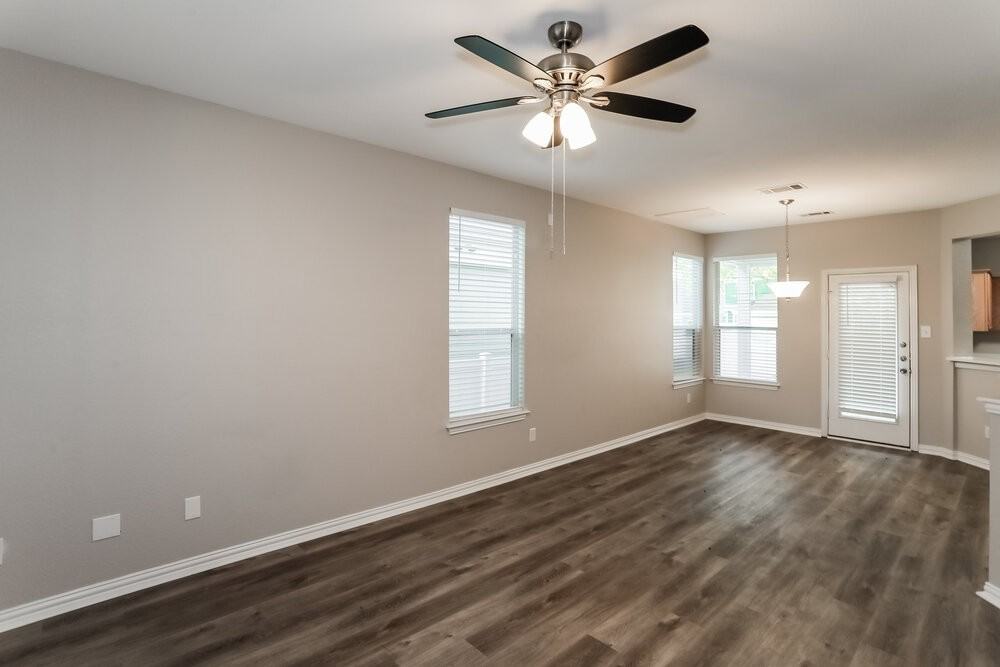 10200 Cedar Lake Dr - Photo 4 of 17