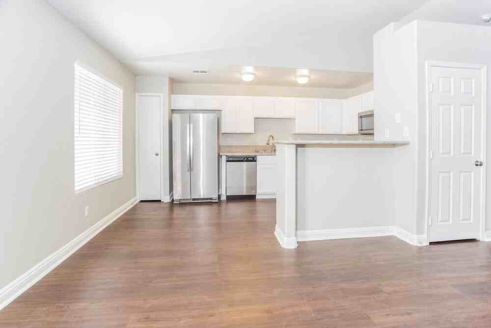 4030 W Red Coach Ave - Photo 6 of 15