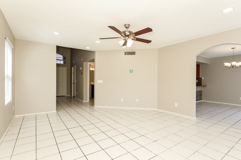 7631 W Cinnabar Ave - Photo 4 of 17