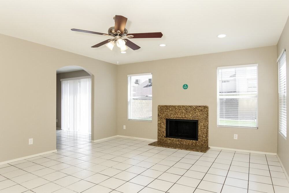 7631 W Cinnabar Ave - Photo 5 of 17