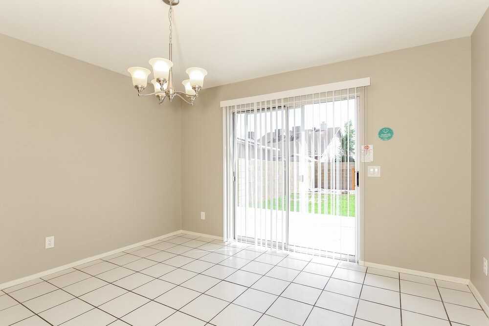 7631 W Cinnabar Ave - Photo 6 of 17