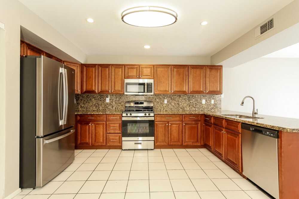 7631 W Cinnabar Ave - Photo 7 of 17