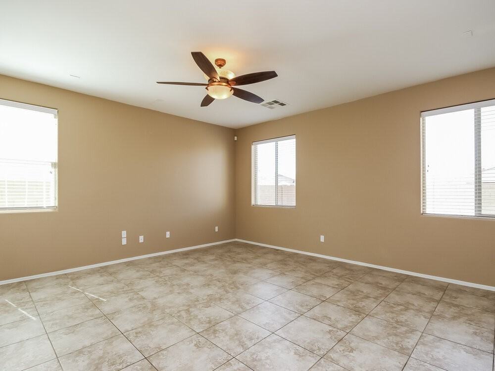 7120 S 70th Dr - Photo 4 of 12