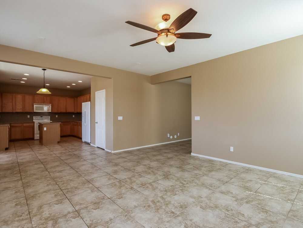 7120 S 70th Dr - Photo 5 of 12