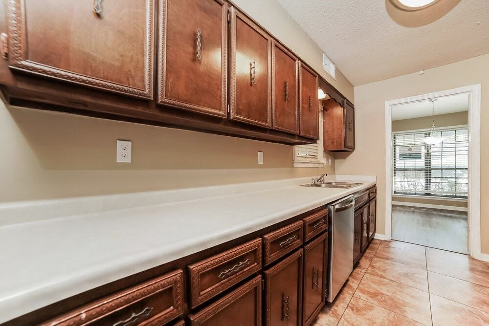 5276 Kimbark Woods Dr - Photo 5 of 16