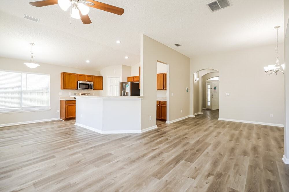 8211 Stelling Dr - Photo 5 of 16