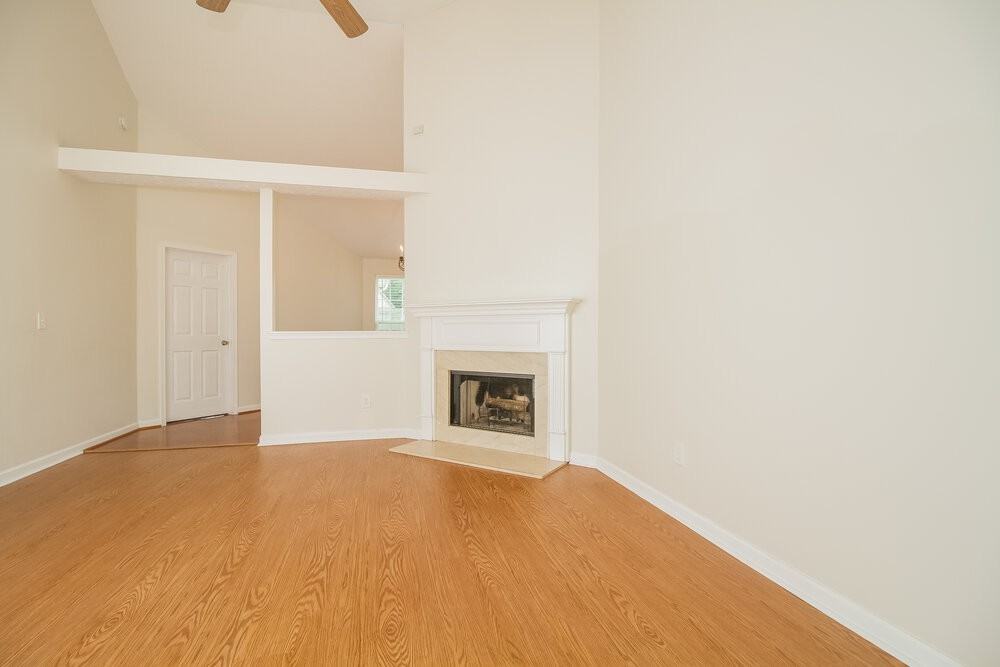 1015 Mallory Ln - Photo 2 of 15