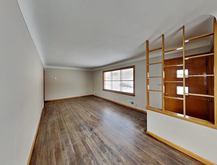 2092 Bush Ave E - Photo 2 of 23