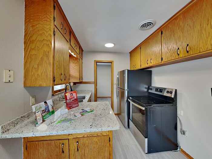 2092 Bush Ave E - Photo 7 of 23