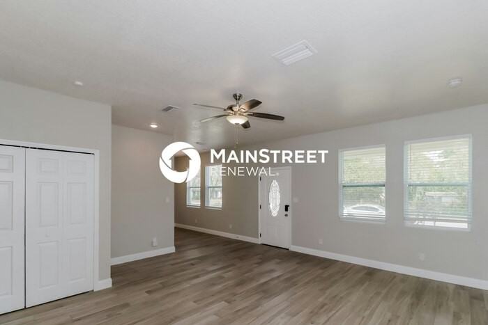 505 Waller St - Photo 4 of 16