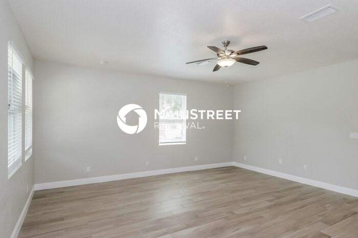 505 Waller St - Photo 5 of 16