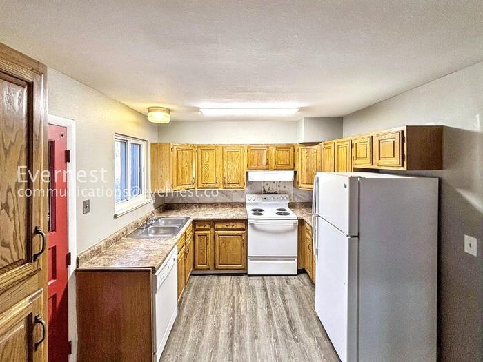 3191 Troy St - Photo 2 of 30