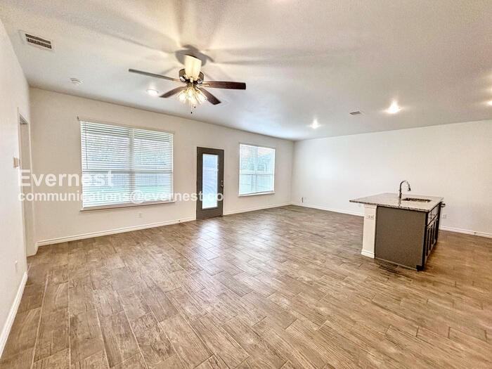 2203 Hornbeam St - Photo 4 of 22