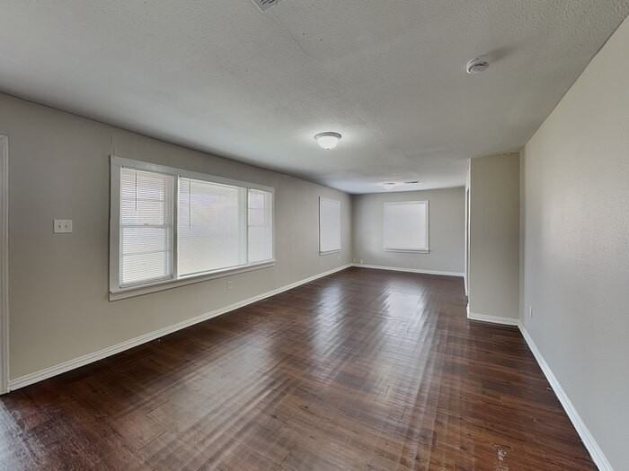 3758 Denton Hwy - Photo 6 of 22