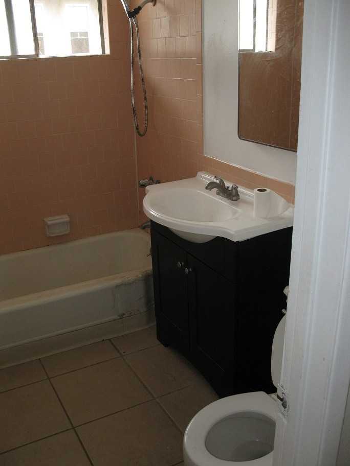 151 S Idaho St #B - Photo 3 of 4