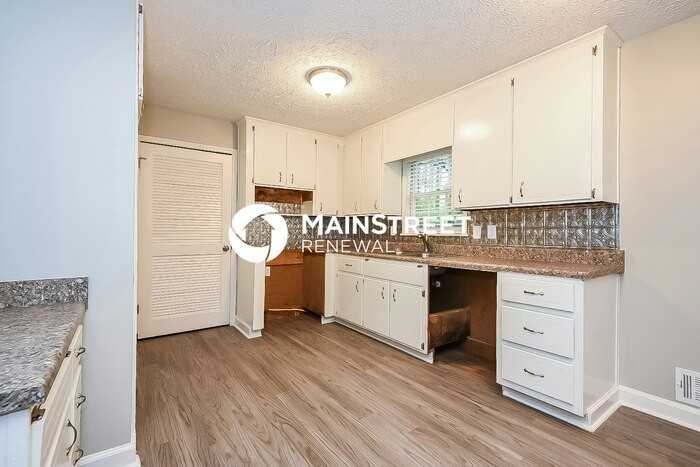 220 Carmichael Rd - Photo 6 of 17