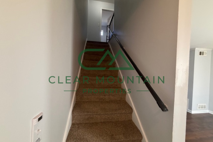 17 Lane Ave #15 - Photo 4 of 13