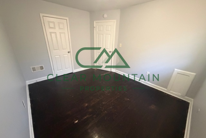 17 Lane Ave #15 - Photo 7 of 13