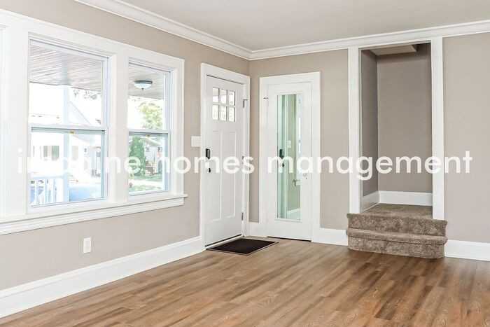 2093 Elbur Ave - Photo 4 of 18