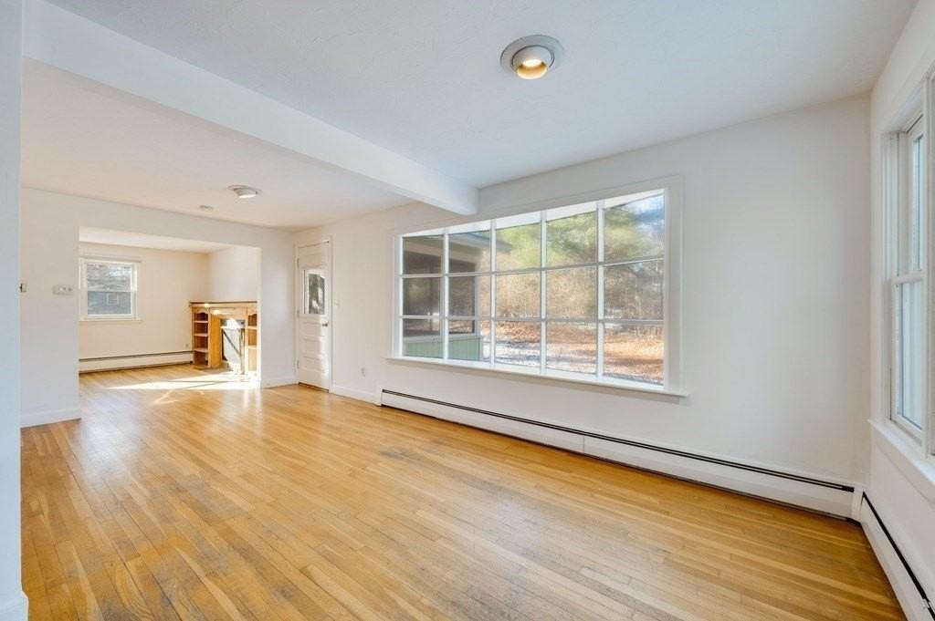 250 Hudson Rd - Photo 3 of 19