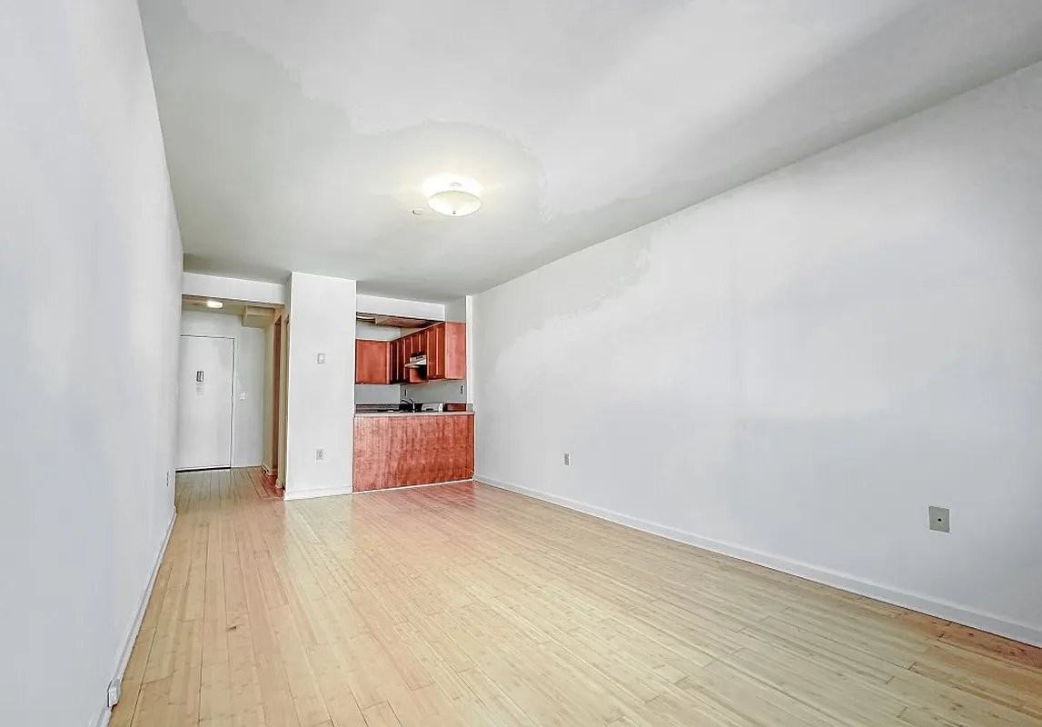 E 102nd St #7 - Photo 2 of 5