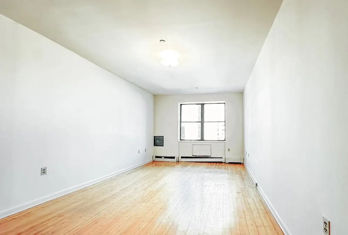 E 102nd St #7 - Photo 3 of 5