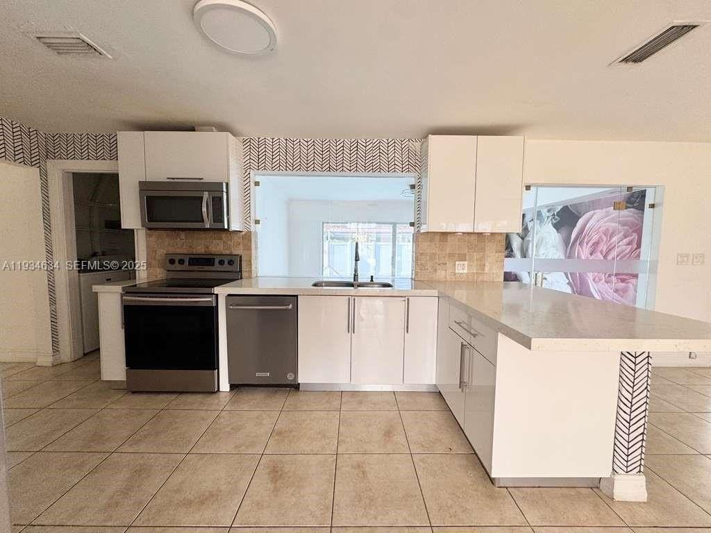 19410 Ne 19th Ave - Photo 2 of 21