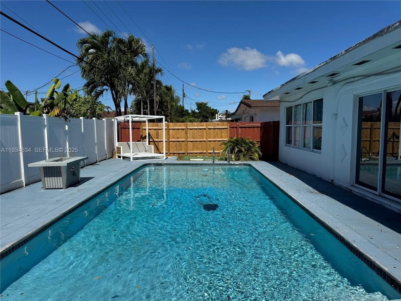 19410 Ne 19th Ave - Photo 4 of 21