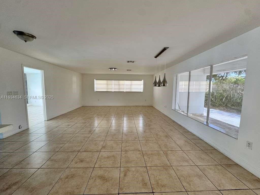 19410 Ne 19th Ave - Photo 5 of 21