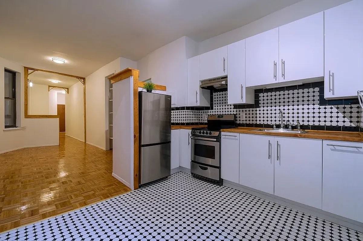 230 E 83rd St #1RW - Photo 2 of 6