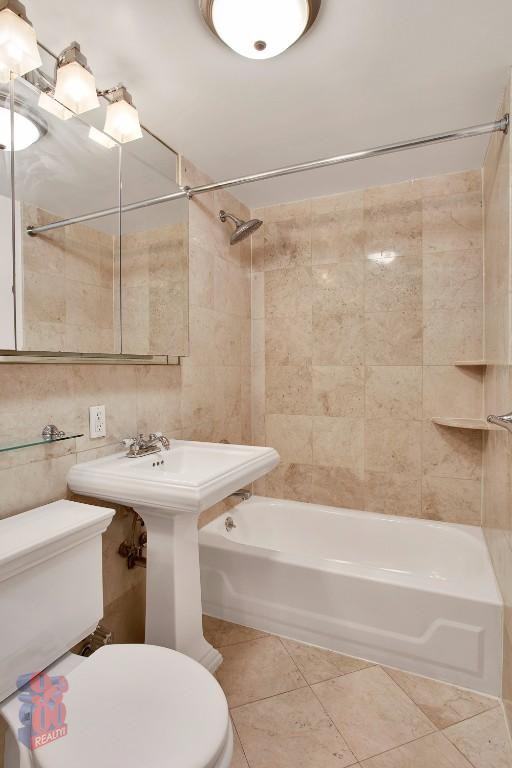 E 5th St #4D - Photo 5 of 11