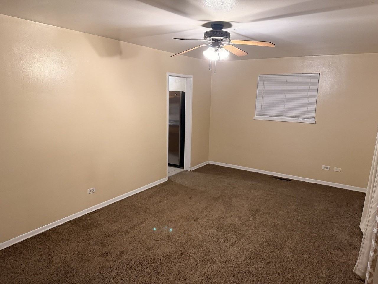 1367 Burnham Ave - Photo 2 of 19