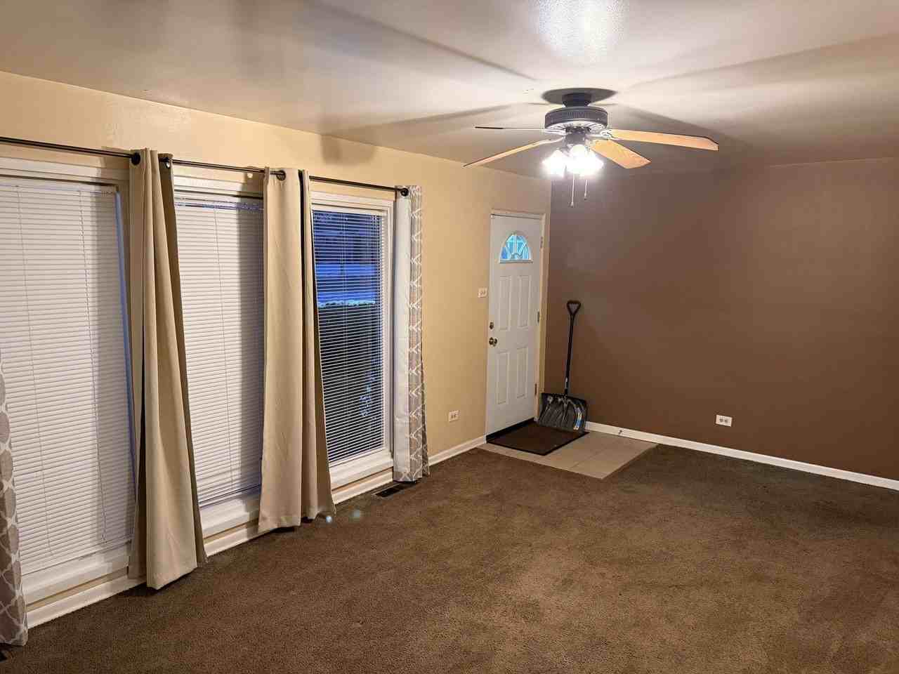 1367 Burnham Ave - Photo 3 of 19