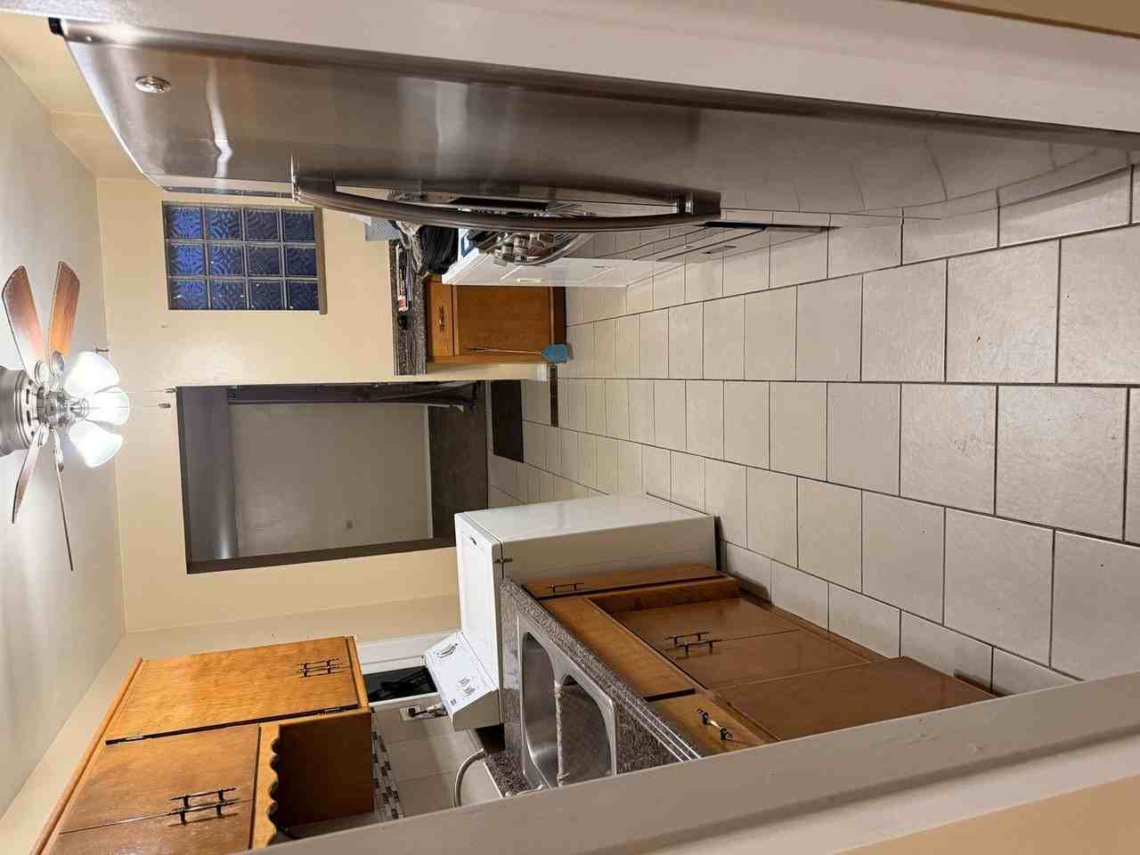 1367 Burnham Ave - Photo 4 of 19