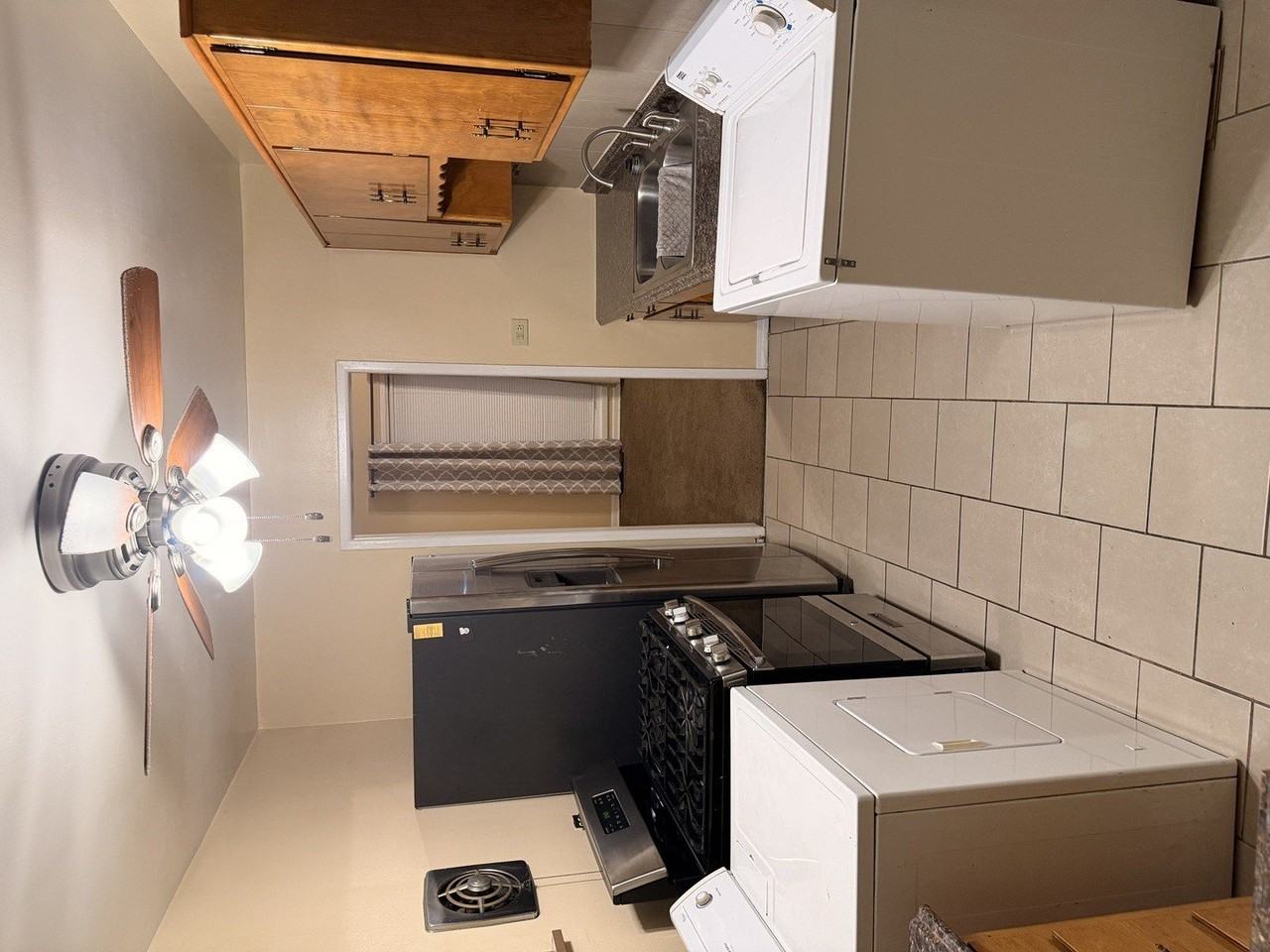 1367 Burnham Ave - Photo 5 of 19