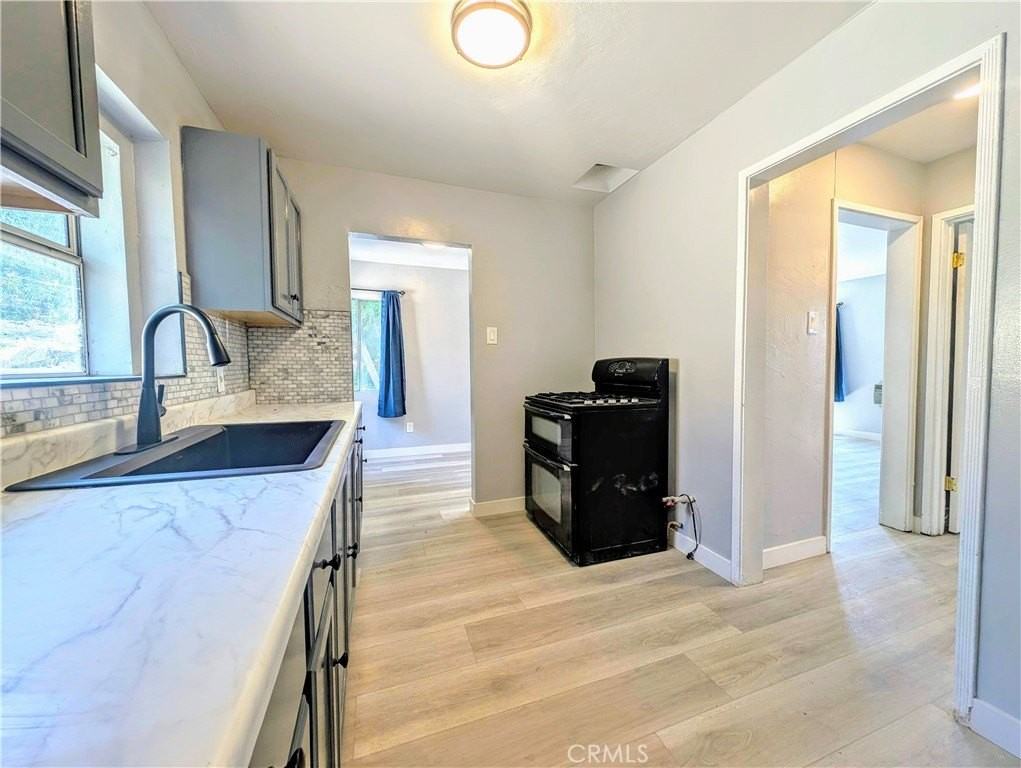 2125 N Sierra Way - Photo 7 of 19