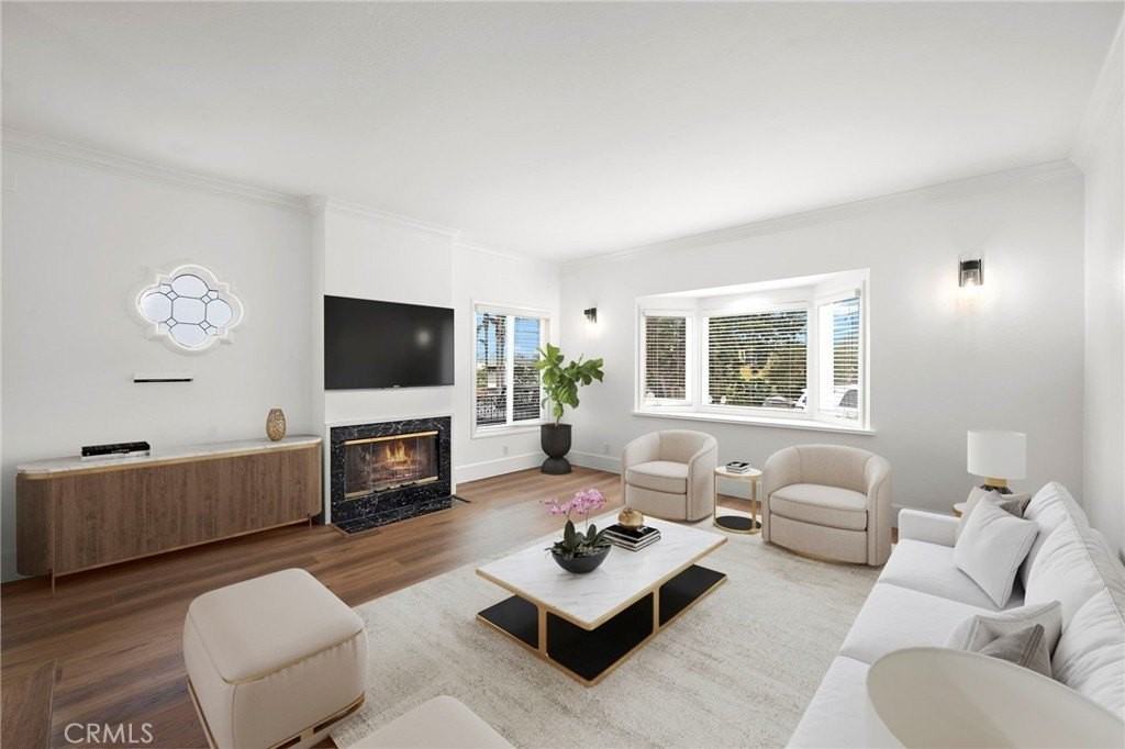 377 Roycroft Ave - Photo 2 of 35