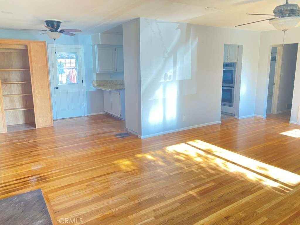 4389 Beverly Ct - Photo 3 of 18