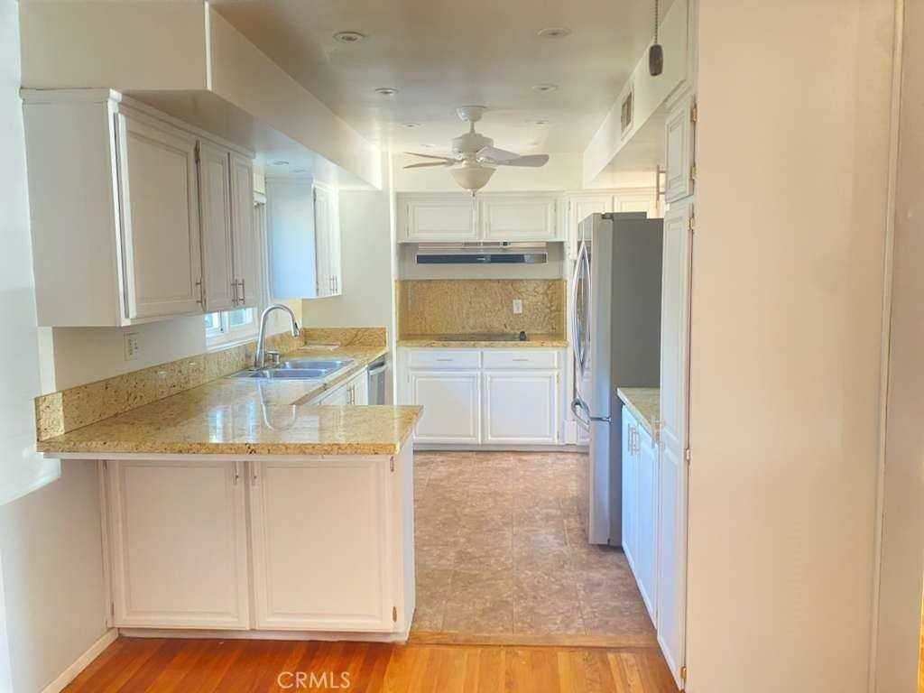 4389 Beverly Ct - Photo 4 of 18