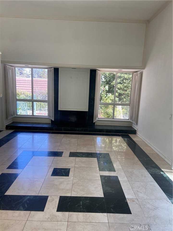 17041 Escalon Dr - Photo 5 of 23