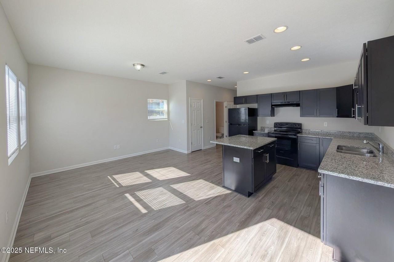 6023 Carolines Ct - Photo 3 of 16