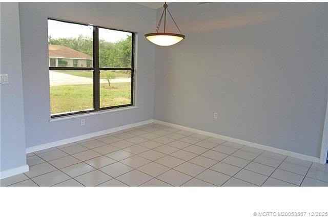 699 Sw Hoffenberg Ave - Photo 5 of 26