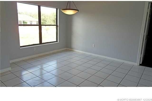 699 Sw Hoffenberg Ave - Photo 6 of 26