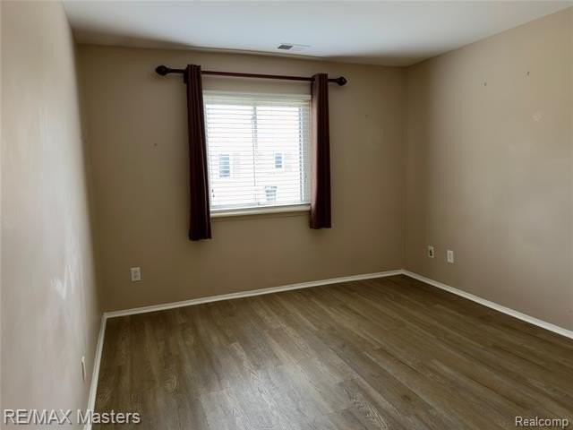 20037 Village Green Ct - Photo 5 of 11