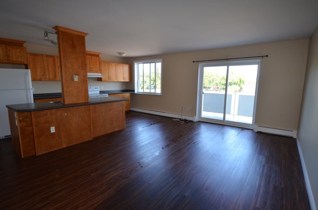 245 Niagara Street #14 - Photo 3 of 11